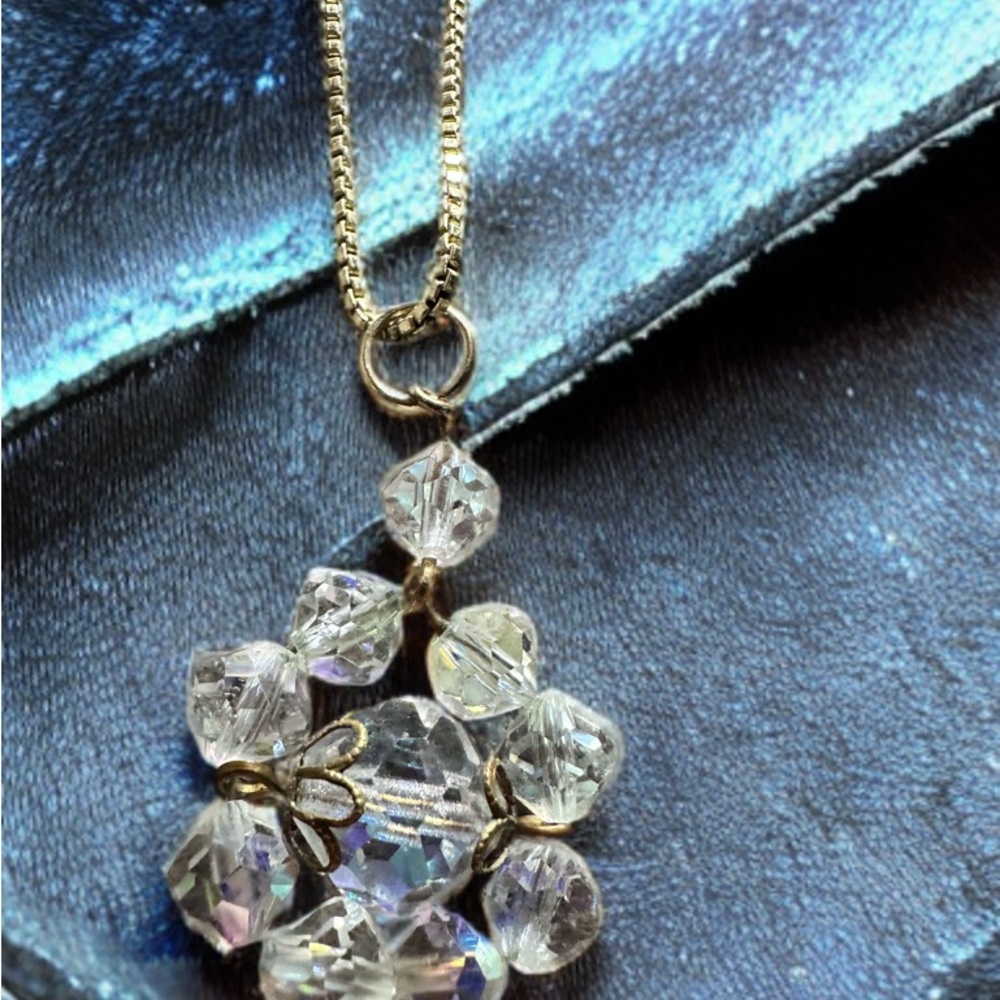 Elegant Crystal Pendant Necklace - Picture 1 of 5